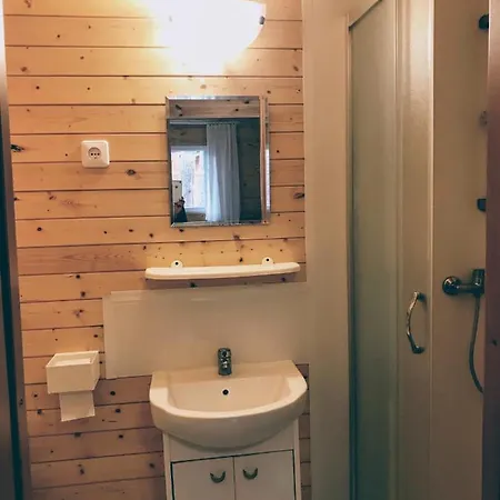 롯지 Letniskowe Maja